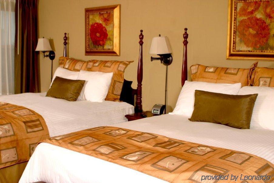 The Astor Hotel Milwaukee Room photo